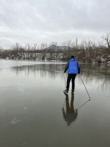 Nádherná jízda po černém zrcadle
