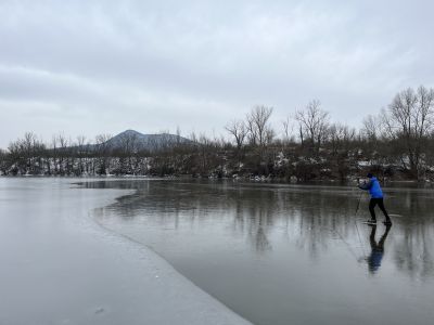 Po černém zrcadle pod Lovošem