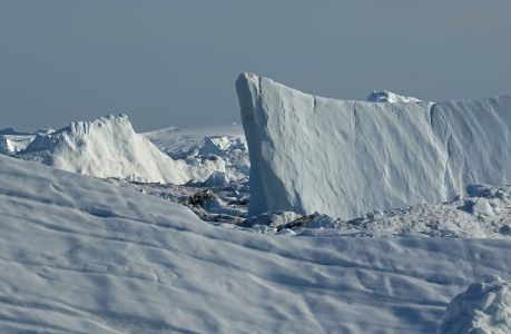 Největší kry byly vysoké i desítky metrů.