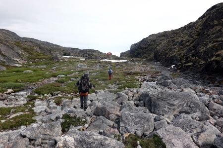 První den jsme došli k této chatce.