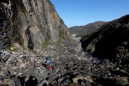 Další postup byl skrz skalnaté soutěsky.