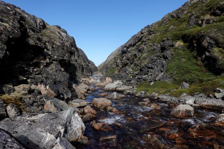 Soutěska se zužovala, navíc přibývala voda.