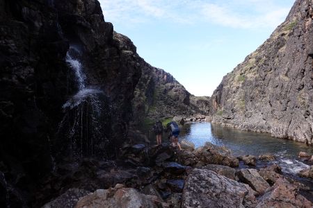 Naštěstí jsme od Dana Narwy věděli, že soutěska je průchozí.