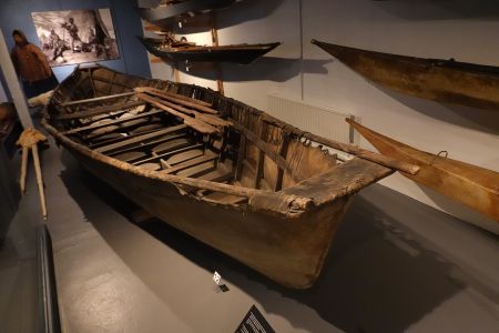 Na těchto větších lodích připluli z Kanady.