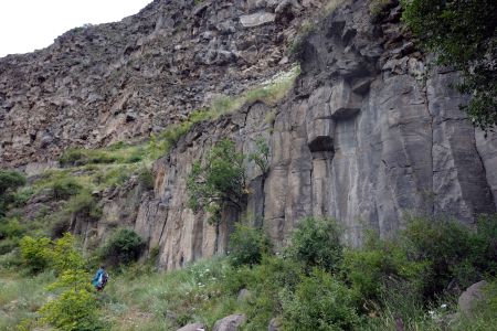 Čedičové sloupy  na treku soutěskou řeky Debed.