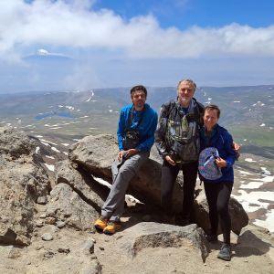 Na západním vrcholu Aragacu - 4001 m. První čtyřtisícovka pro Iva.