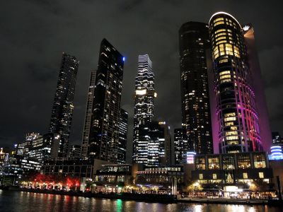 Mrakodrapy na břehu řeky Yarra