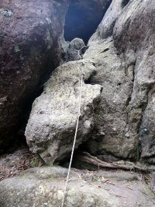 Z něho se spouštělo po laně.