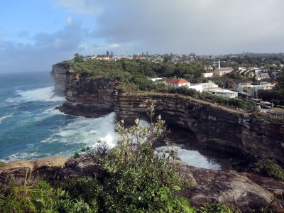 Watsons Bay - přímo v Sydney je možné vidět i divoké skalnaté pobřeží.