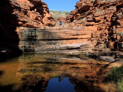 Mezi tůněmi se vyskytují i kolmé prahy,