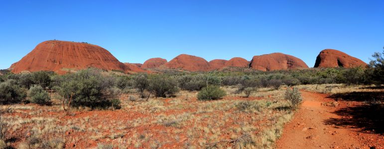 Těch rudých kopců je tu opravdu hodně.