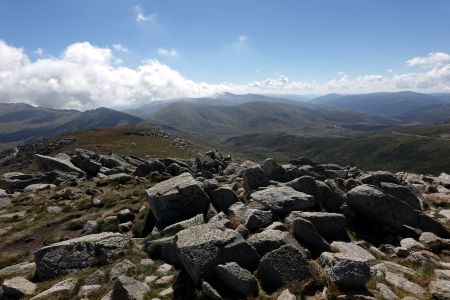 Pohled na Sněžné hory z nejvyšší hory Austrálie.