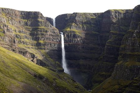 Strútsfoss je jen nepatrně nižší