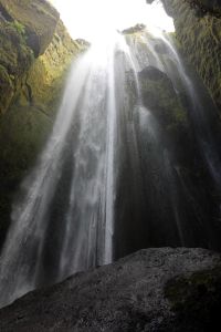 Vodopád ve skalní průrvě - Gljufrafoss
