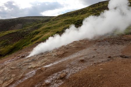 Kouřící údolí Reykjadalur