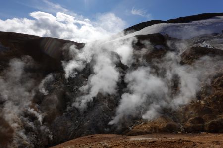 Hveradalir - neskutečně barevné kouřící údolí. 