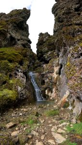 Vodopád v kouřícím údolí Reykjadalur