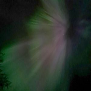 V kempu Sandártunga jsme uviděli polární záři.