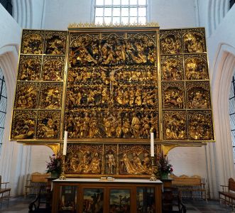 V katedrále v Odense je překrásný oltář.