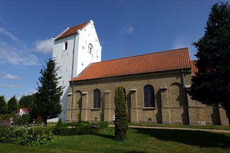 Typický dánský kostelík v Ydingu.