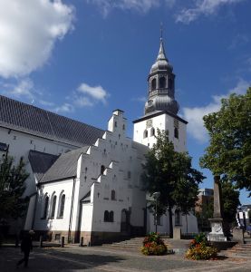 Základy Budolfi Kirke v Aalborgu jsou z 10. století.