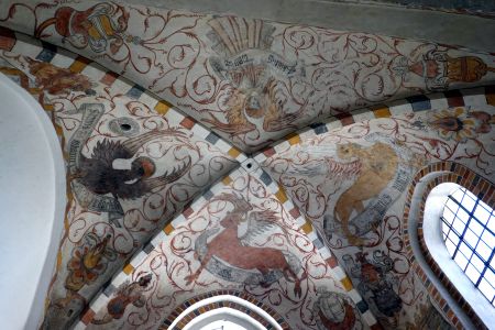 Zajímavá výzdoba stropu kostela.