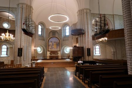 Kostely v Dánsku jsou často zdobeny modely lodí.