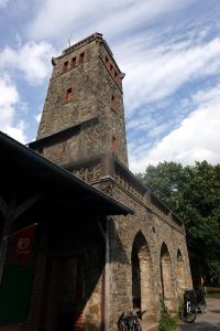 V okolí Westfálské brány jsou další rozhledny - Klippenturm