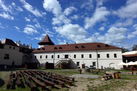 Na nádvoří Kežmarského hradu