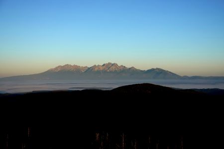 Vysoké Tatry ráno nad inverzí