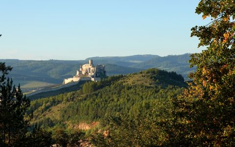 Pohled ze skal nad Peklem na Spišský hrad