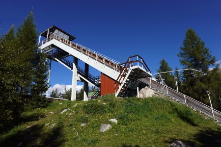Věž malého skokanské můstku K90 slouží jako rozhledna.