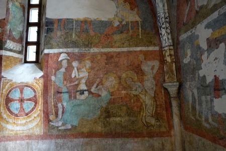 V Kostele svatého Egidia se dochovaly středověké nástěnné malby.