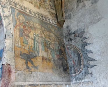 V Kostele svatého Egidia se dochovaly středověké nástěnné malby.