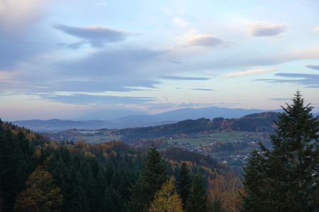 Babí hora má ráno čepici mraků