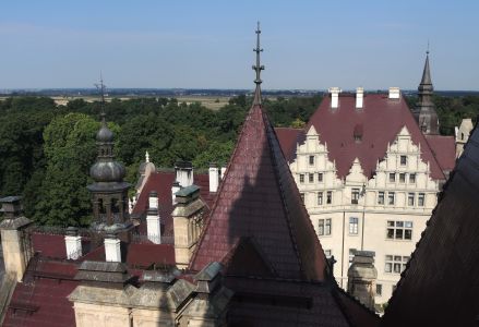 Pohled z hlavní věže na zámek