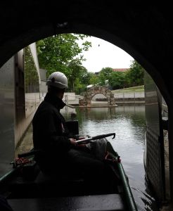 Vyplouváme na denní světlo.