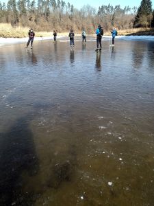 Na průzračném ledu.