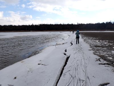 Na konci jsme bruslili po náledi podél proudící Čierné Oravy.