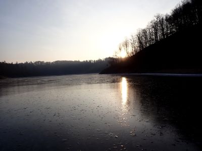 lunce je požehnáním pro fotografy. Pro bruslaře, kteří chtějí překonat velmi slabý led, už tolik ne.