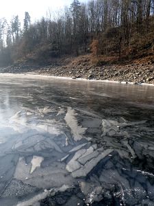 Dlaždice jsou na Vltavě neskutečné.