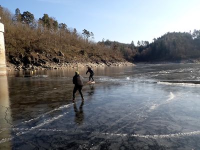 A už je po úspěšném skoku.