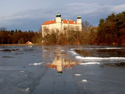 Pod zámkem se dalo dobře bruslit jen v bývalých drahách.