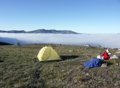 Ráno se nevyplatí brzo vyrážet, dole u moře jsou často mraky