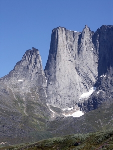 A už jsou tu slavné tasermiutské věže - Ulamertorsuaq