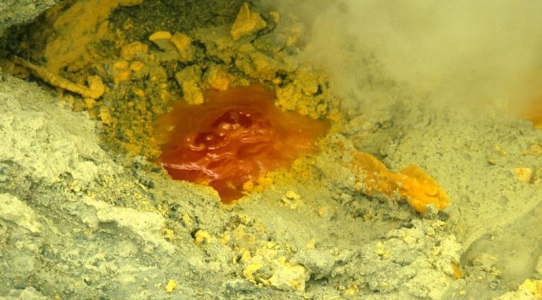 Kawah Ijen - tekutá síra