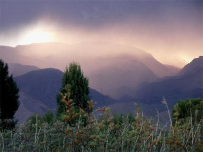 Bouřka na jezerem Issyk-Kul