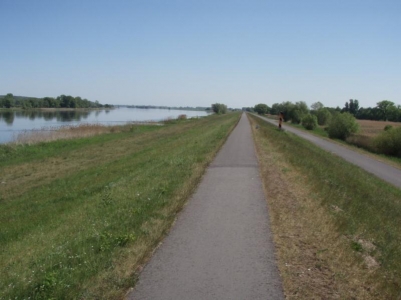 Hráz
