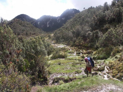 Jau se blíží k sedlu 3710 m 