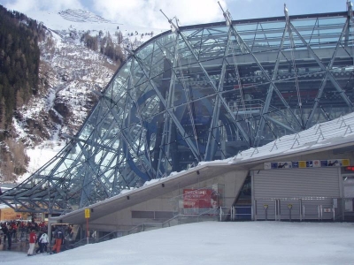 Monumentalni dolni stanice Galzigbahnu v St. Antonu